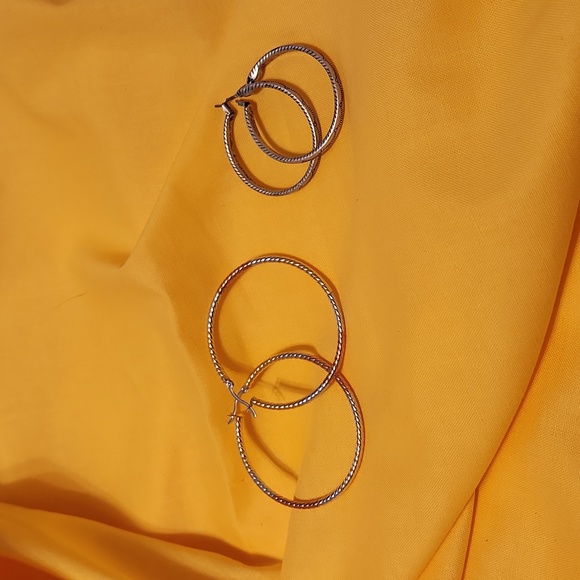 Hoop earrings in goldtone and silver, set of 2 - Picture 1 of 3